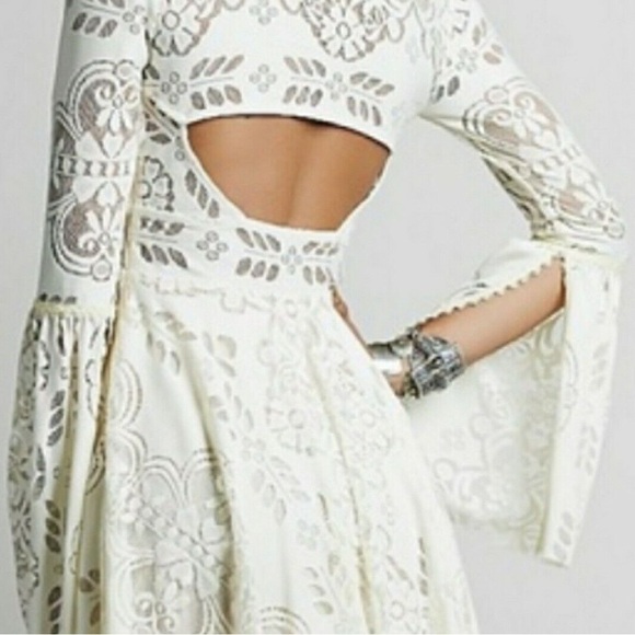 Free People Lover’s Folk Song Dress in Cream Boho Lace Bell Sleeve Dress Size 2 - Picture 2 of 8